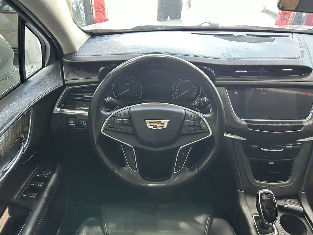 Cadillac XT5 2018 — фото 12
