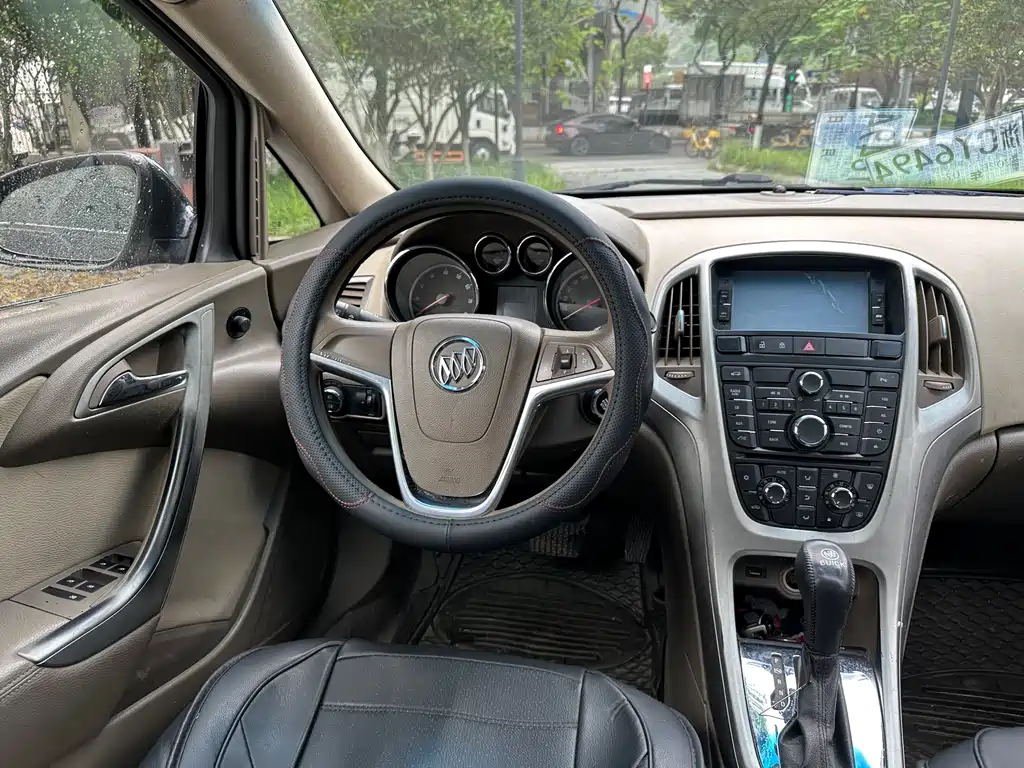 Buick Excelle 2015 — фото 12