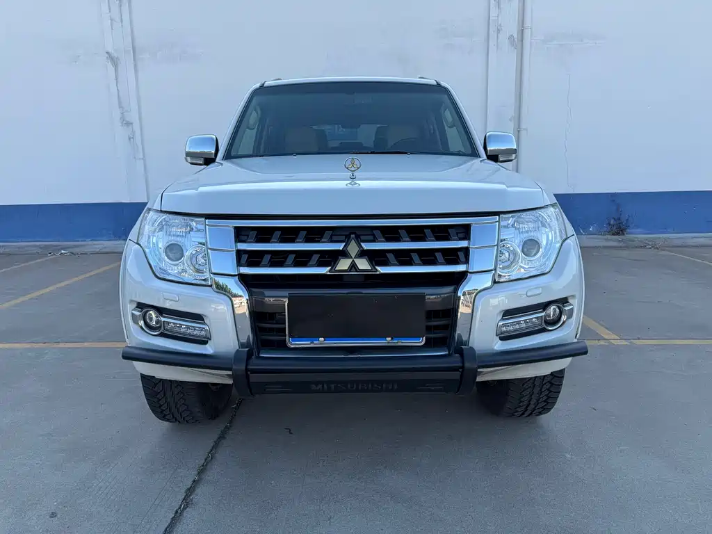 Mitsubishi Pajero 2018
