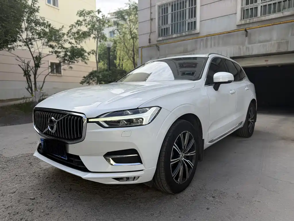 Volvo XC60 2019 — фото 1