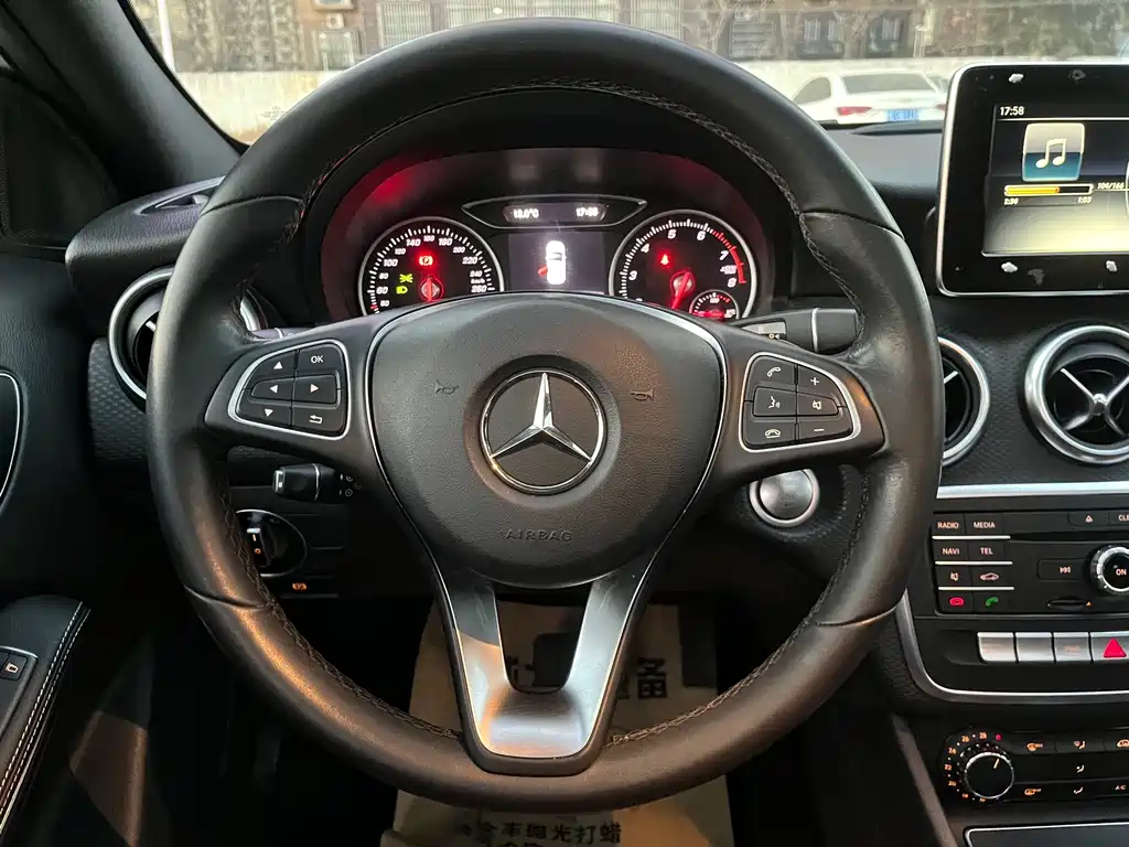 Mercedes-Benz A-Class 2017 — фото 11