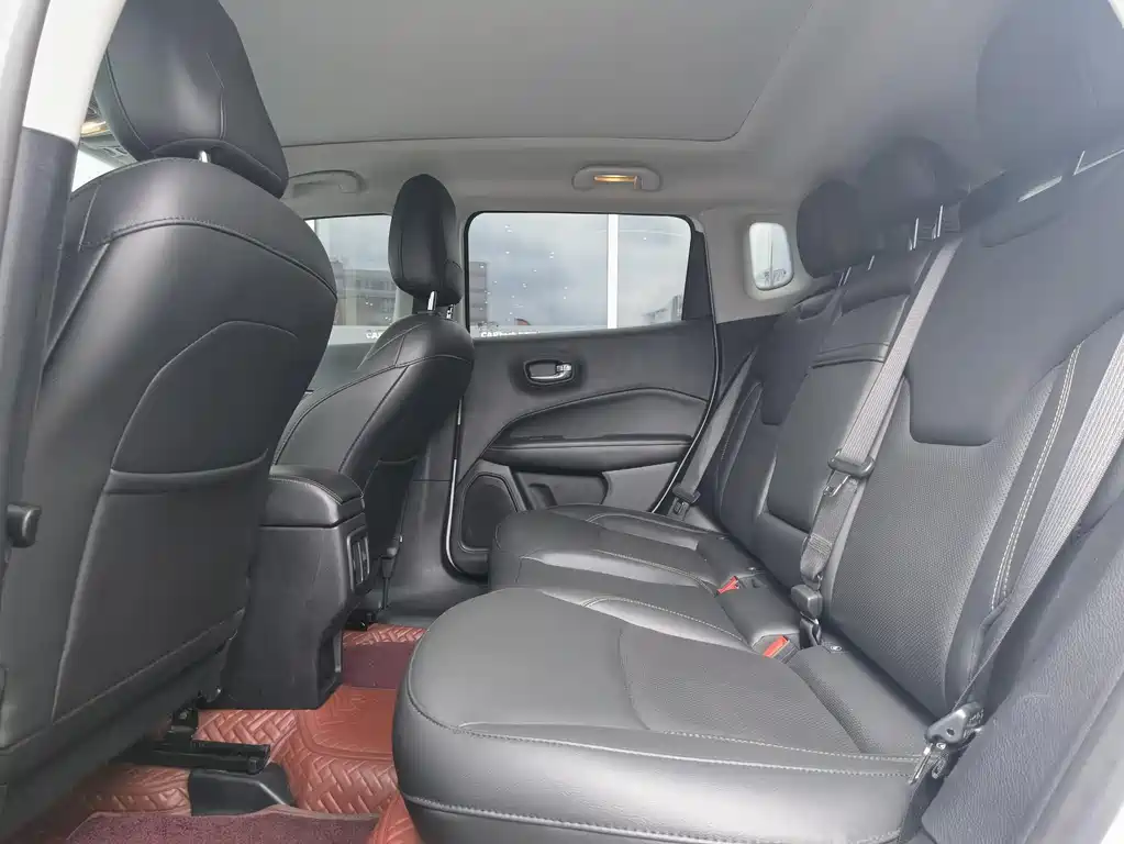 Jeep Compass 2018 — фото 21