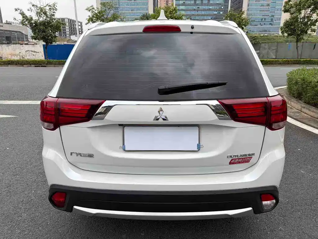 Mitsubishi Outlander 2018 — фото 5