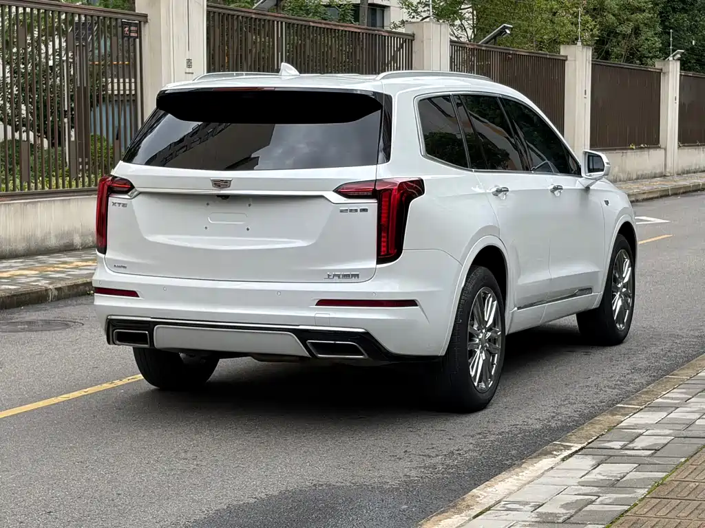 Cadillac XT6 2023 — фото 9
