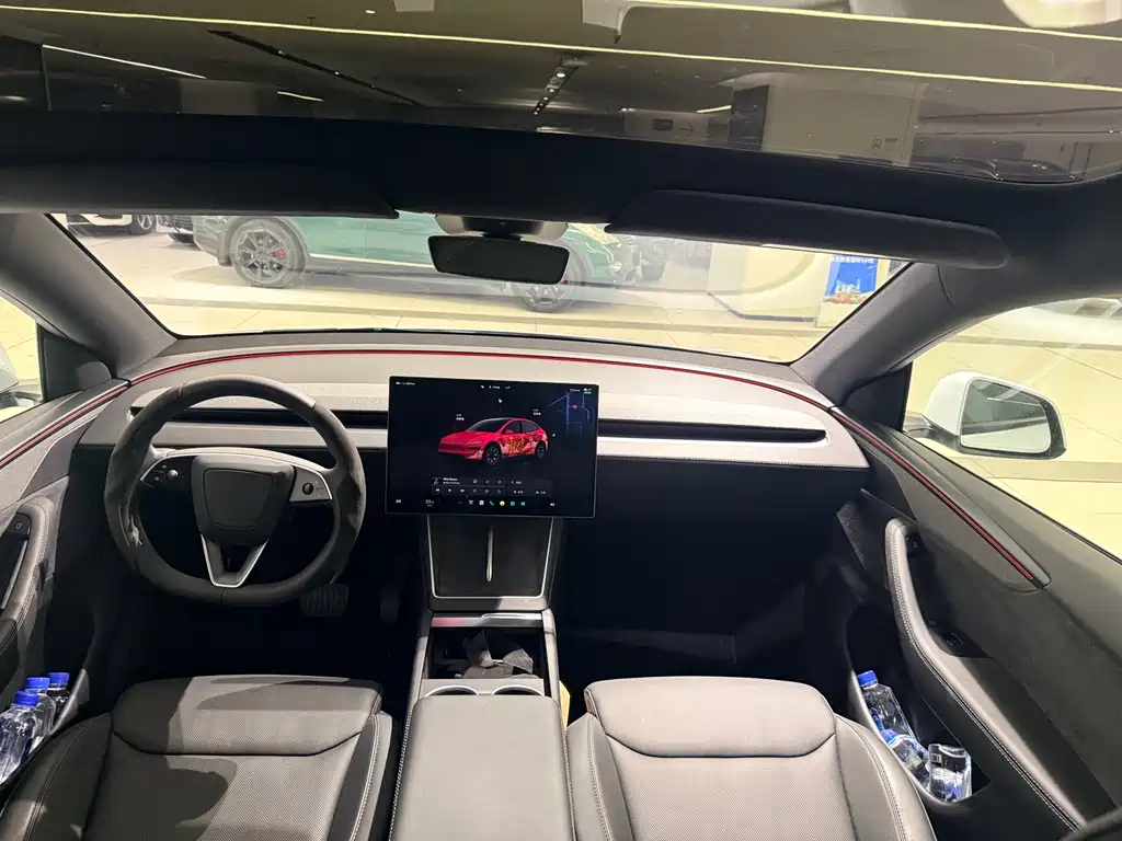 Tesla Model Y L 2025 — фото 16