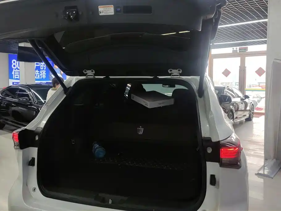 Toyota Crown Kluger 2022
