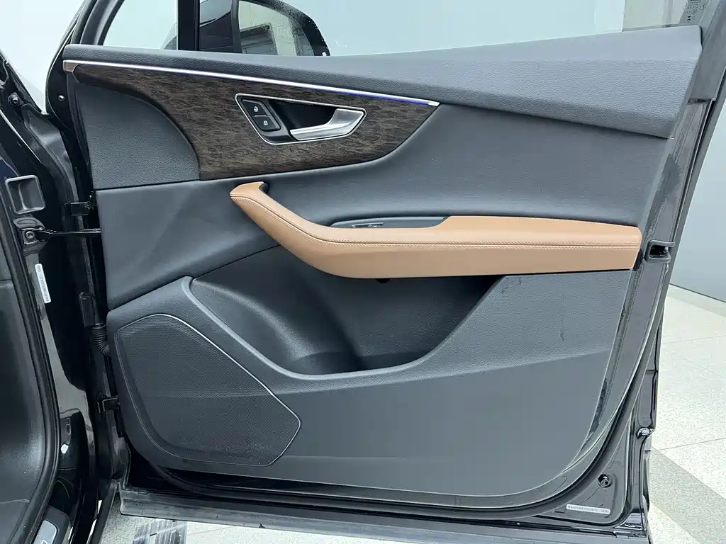 Audi Q7 2023 — фото 16