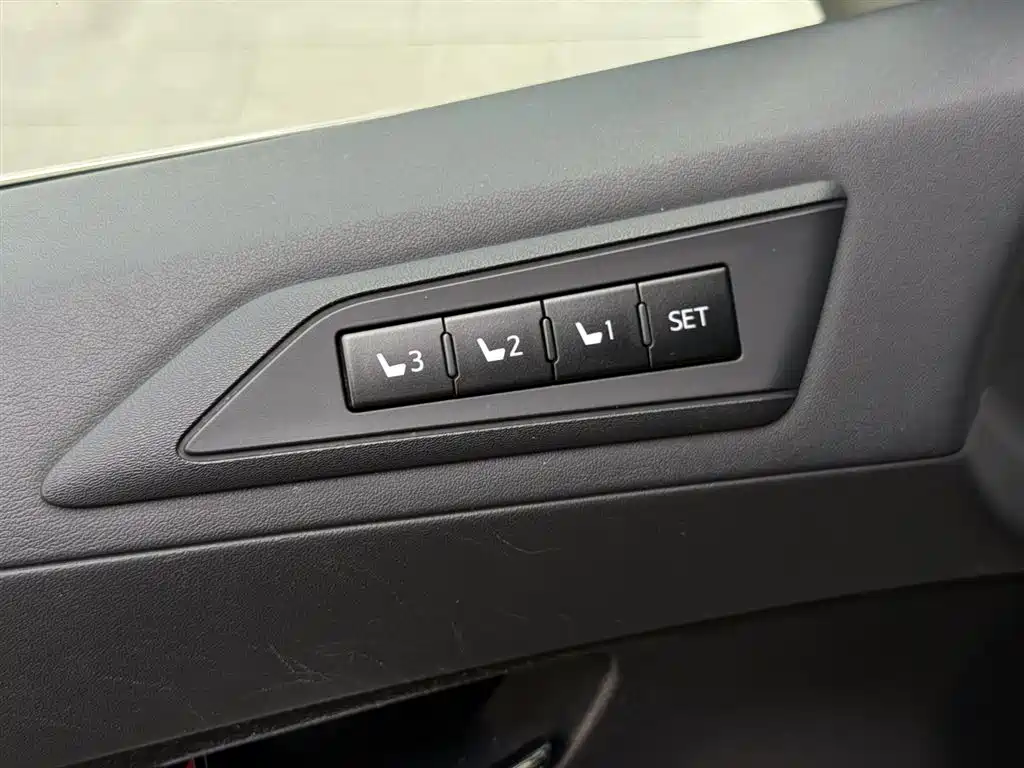 Toyota Alphard 2020 — фото 10