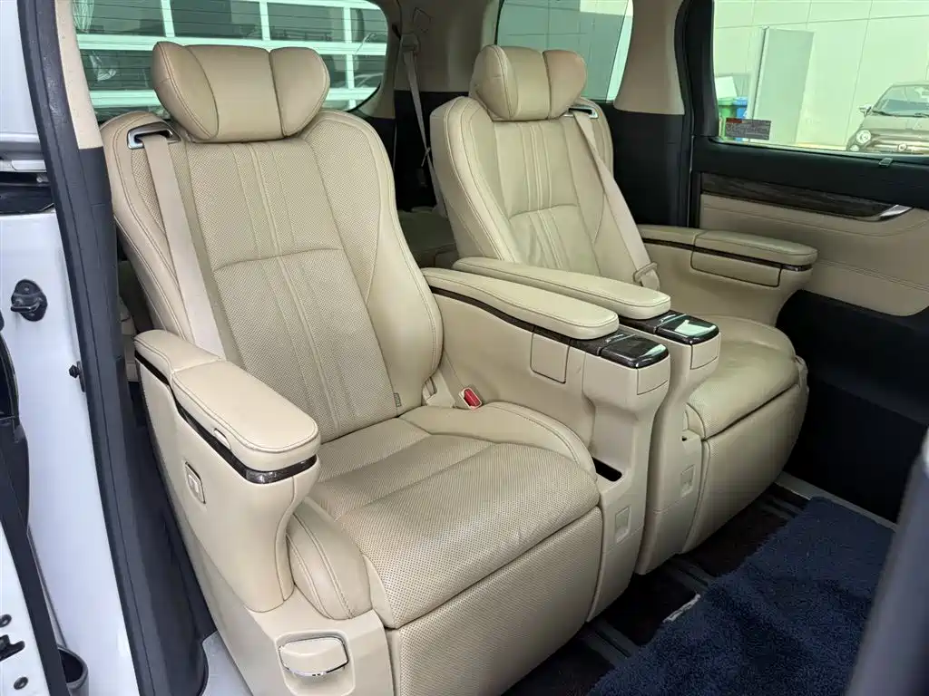 Toyota Alphard 2020 — фото 37