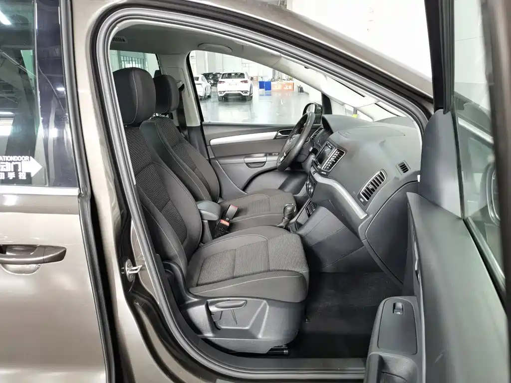 Volkswagen Sharan 2018 — фото 23