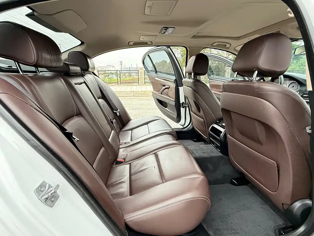 BMW 5 Series 2015 — фото 8