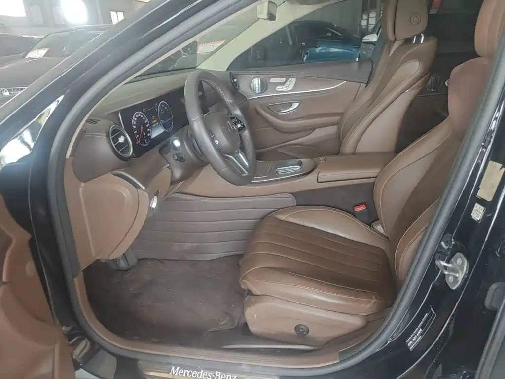 Mercedes-Benz E-Class 2020 — фото 15