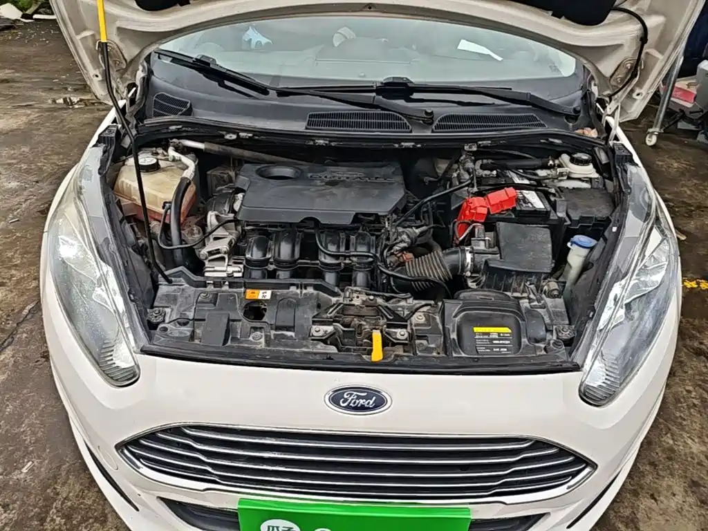 Ford Fiesta 2013 — фото 16