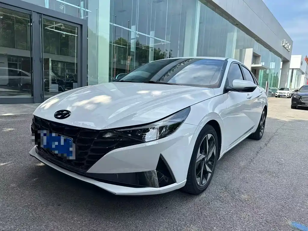 Hyundai Elantra 2022