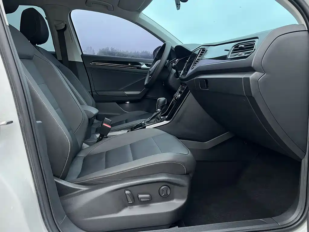 Volkswagen T-Roc 2022 — фото 11