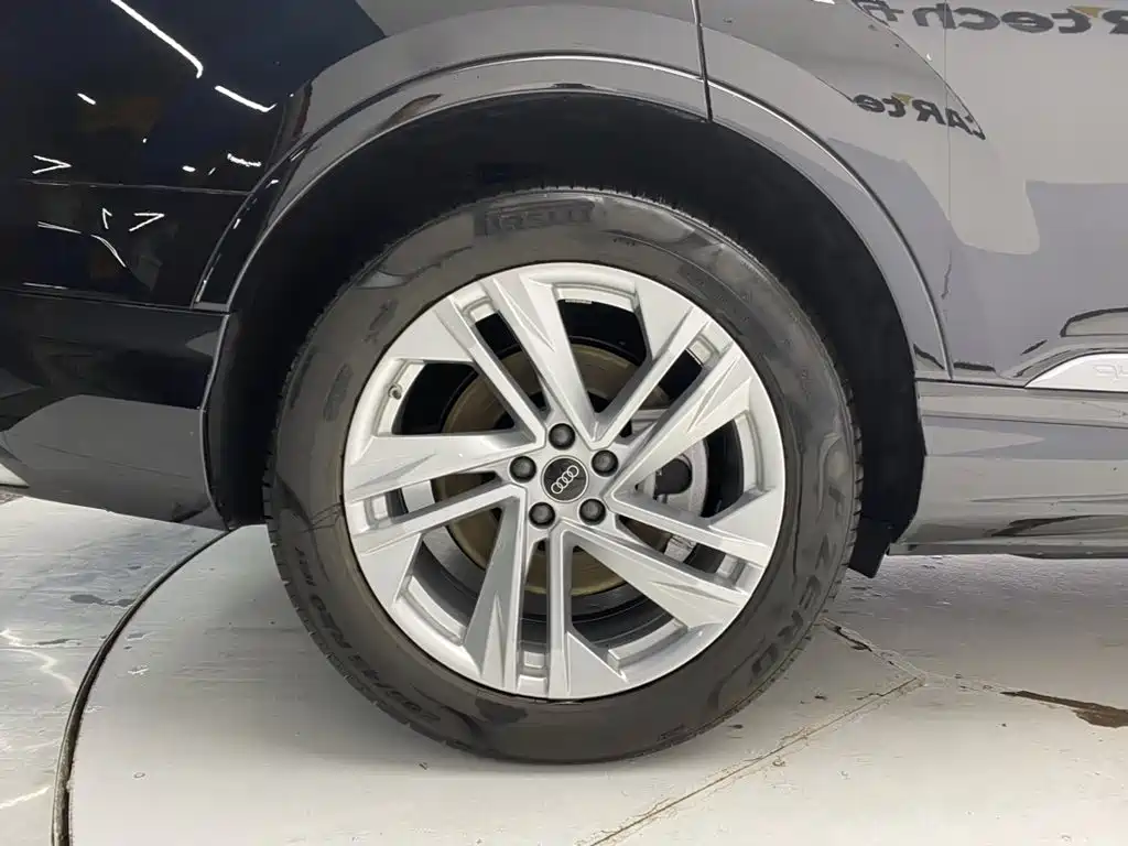 Audi Q7 2023 — фото 11