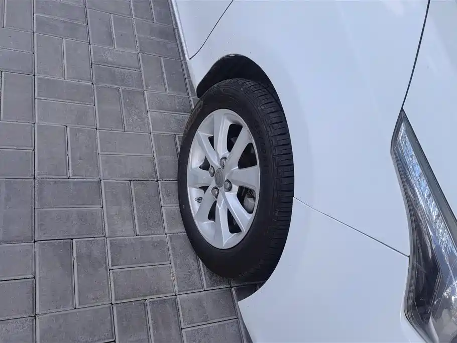 Toyota Yaris L 2016 — фото 6