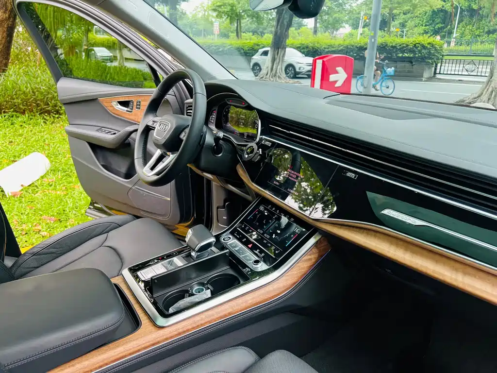 Audi Q7 2023 — фото 13