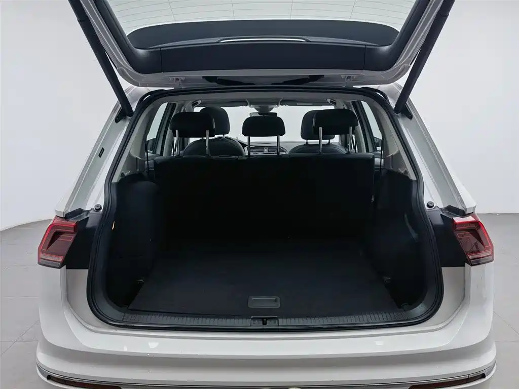 Volkswagen Tiguan L PHEV 2020 — фото 16