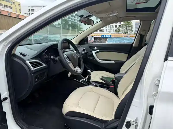 Changan Yuexiang V7 2015