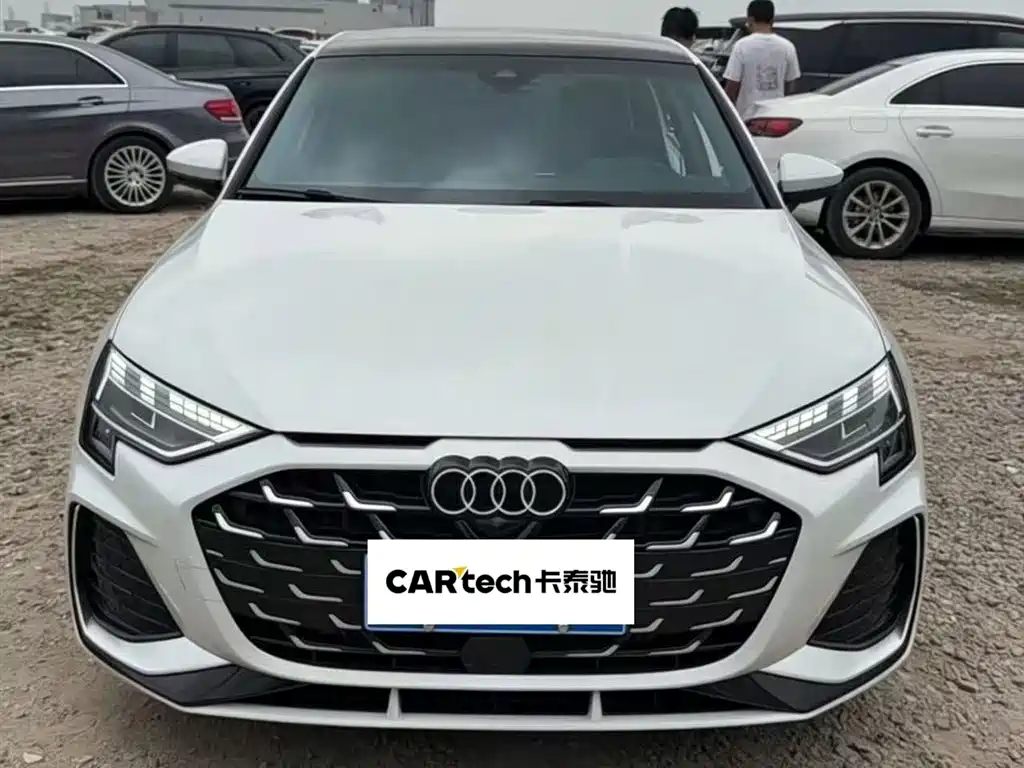 Audi A3 2025 — фото 1