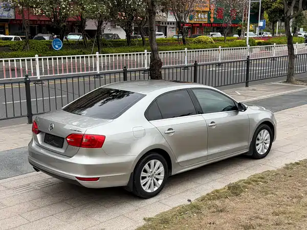 Volkswagen Sagitar 2014