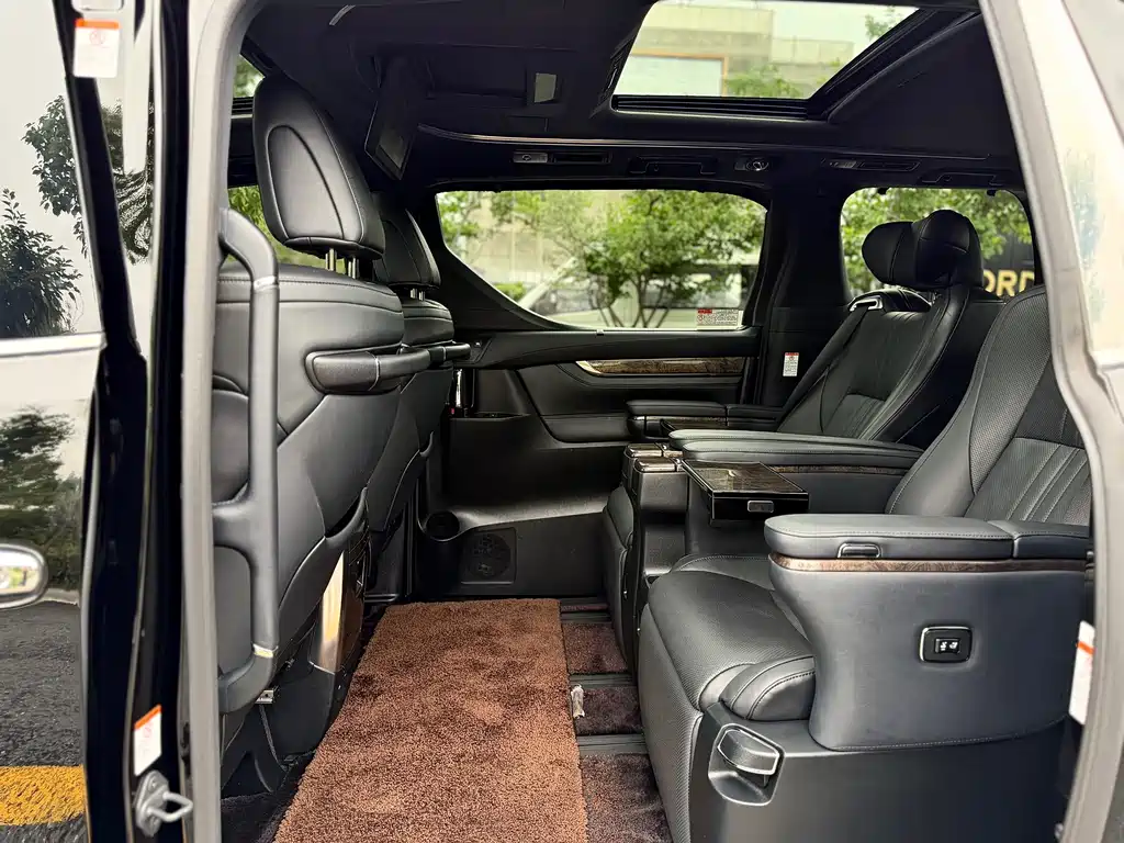 Toyota Alphard 2018 — фото 14