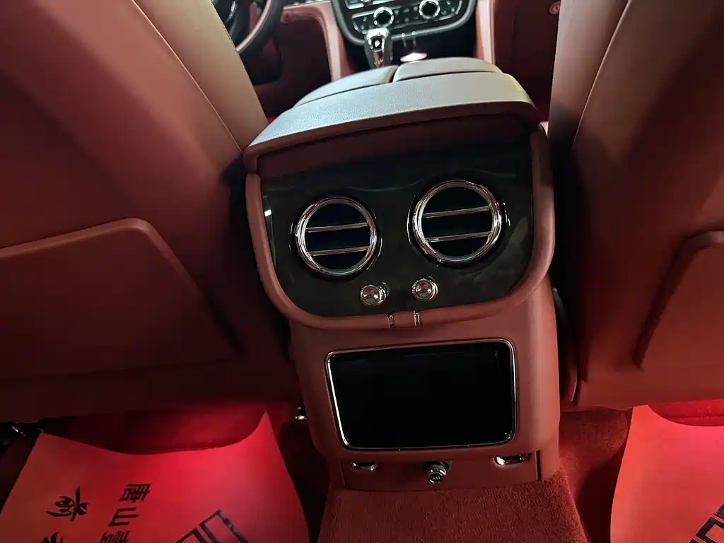 Bentley Bentayga 2021 — фото 26