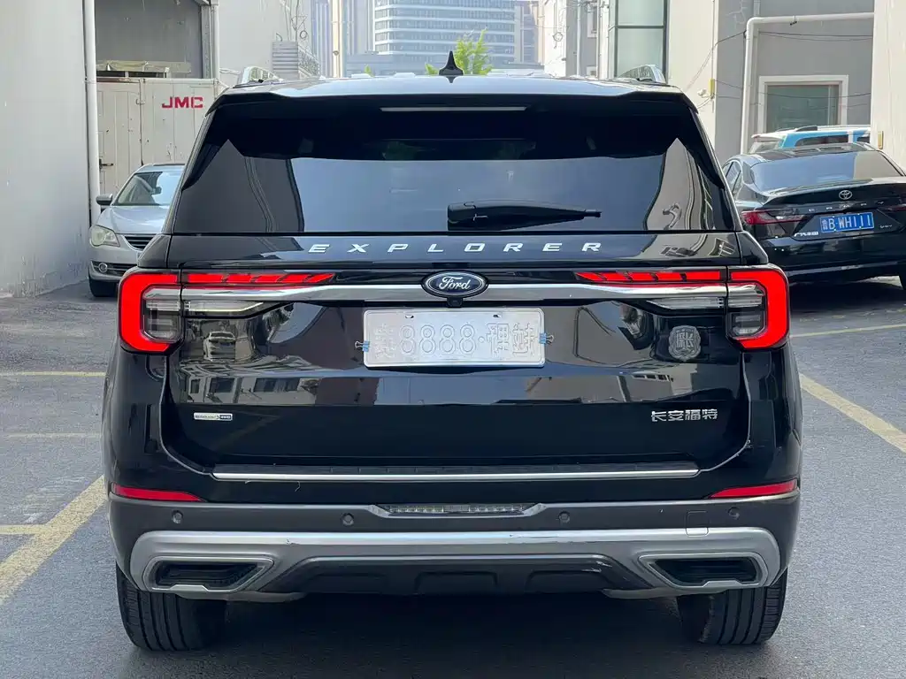 Ford Explorer 2024 — фото 4