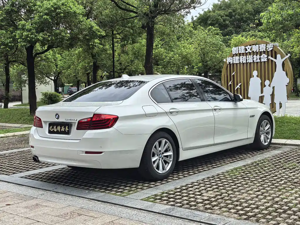 BMW 5 Series 2016 — фото 9