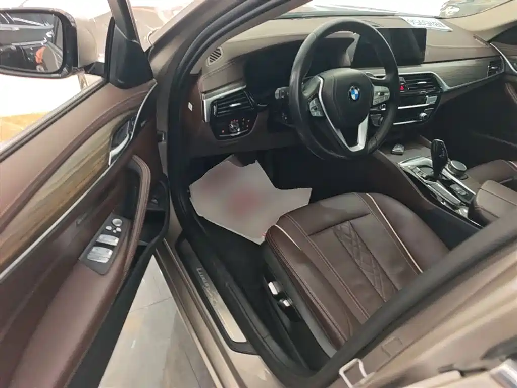 BMW 5 Series 2020 — фото 16