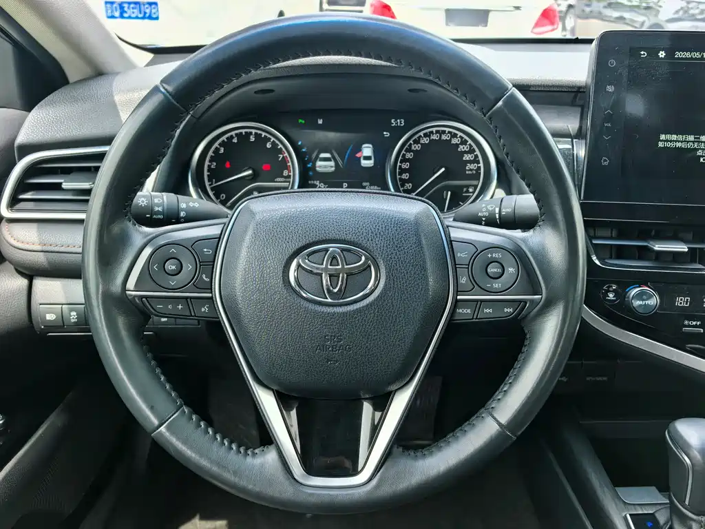 Toyota Camry 2023 — фото 7