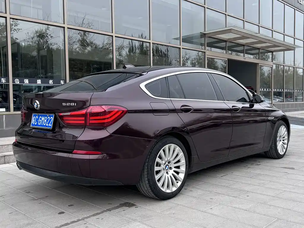 BMW 5 Series GT 2017 — фото 10