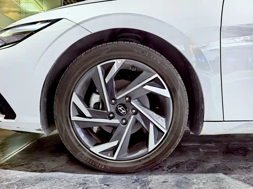 Hyundai Elantra 2024 — фото 10