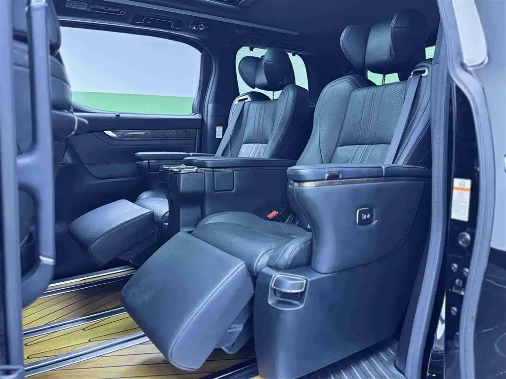 Toyota Alphard 2021 — фото 12