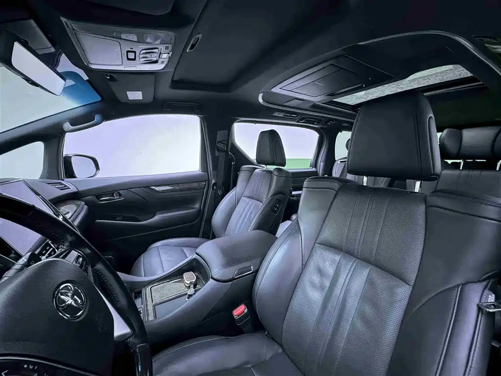Toyota Alphard 2021 — фото 11