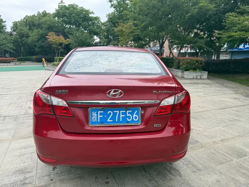 Hyundai Elantra 2012 — фото 4