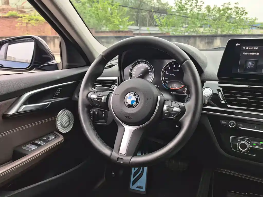 BMW 1 Series 2021 — фото 16