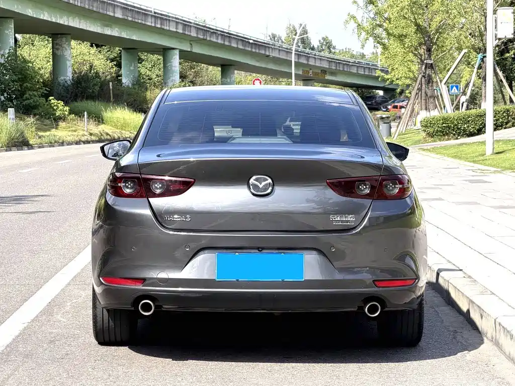 Mazda 3 Axela 2022 — фото 12
