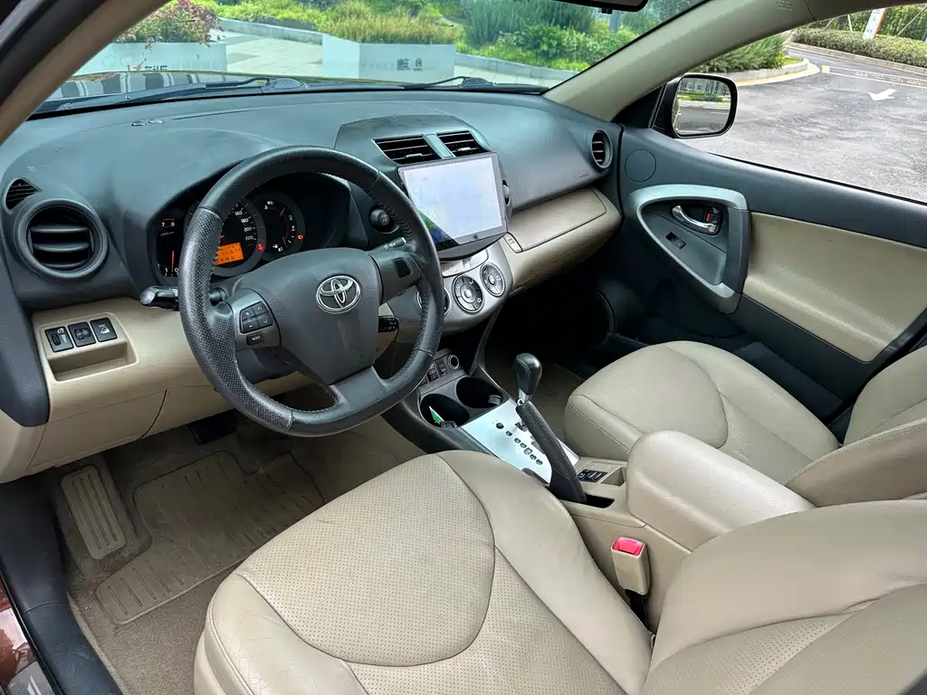 Toyota RAV4 2013 — фото 11