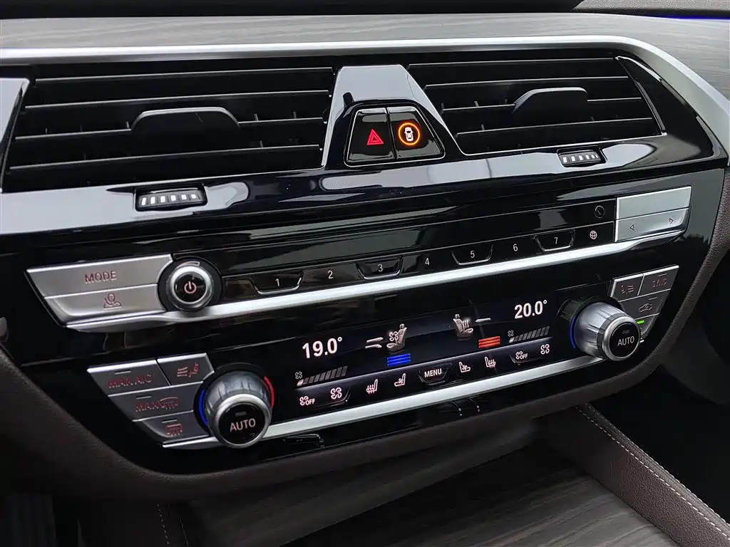 BMW 5 Series 2022 — фото 17