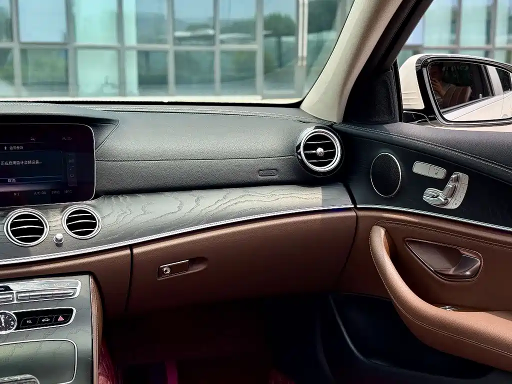 Mercedes-Benz E-Class 2018 — фото 37