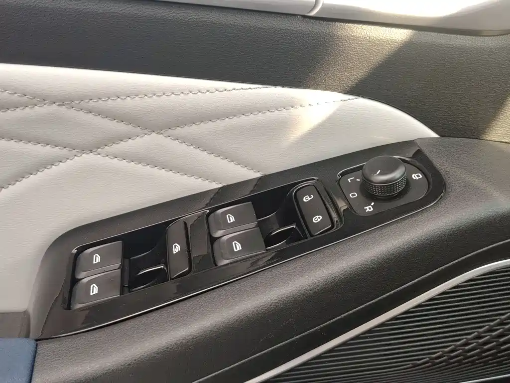 Geely Emgrand 2023 — фото 13