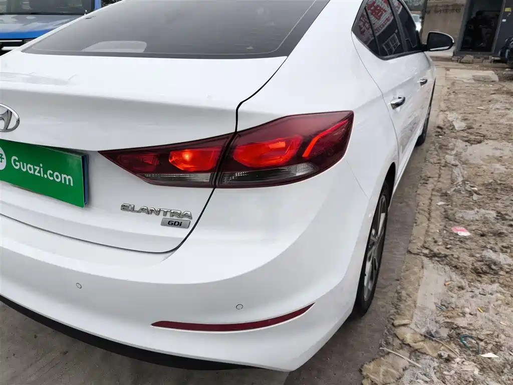 Hyundai Elantra 2019 — фото 24