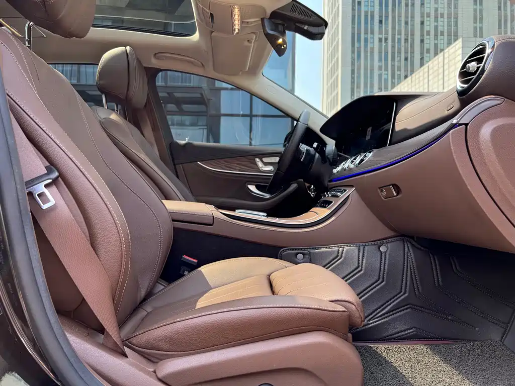 Mercedes-Benz E-Class 2023 — фото 16