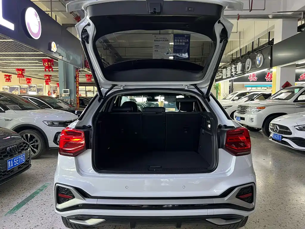 Audi Q2L 2022 — фото 10