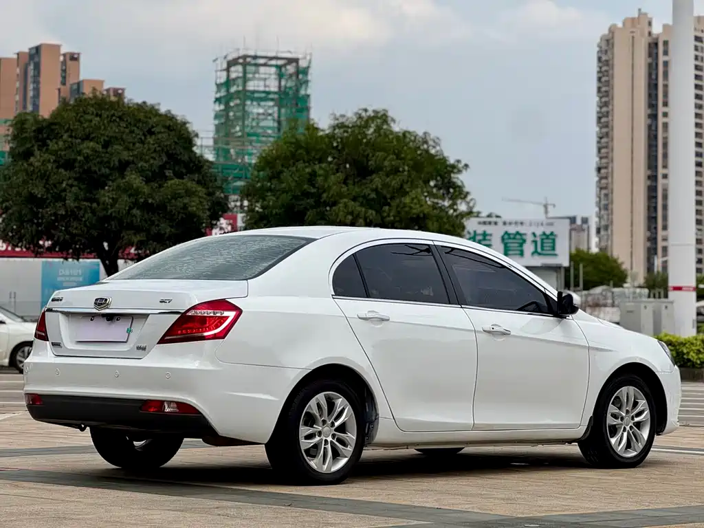 Geely Emgrand 2015 — фото 12