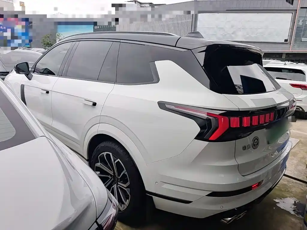 Lynk & Co 09 EM-P 2022