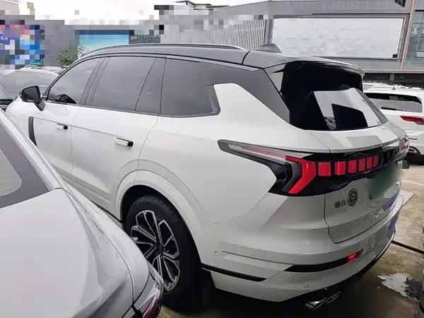 Lynk & Co 09 EM-P 2022