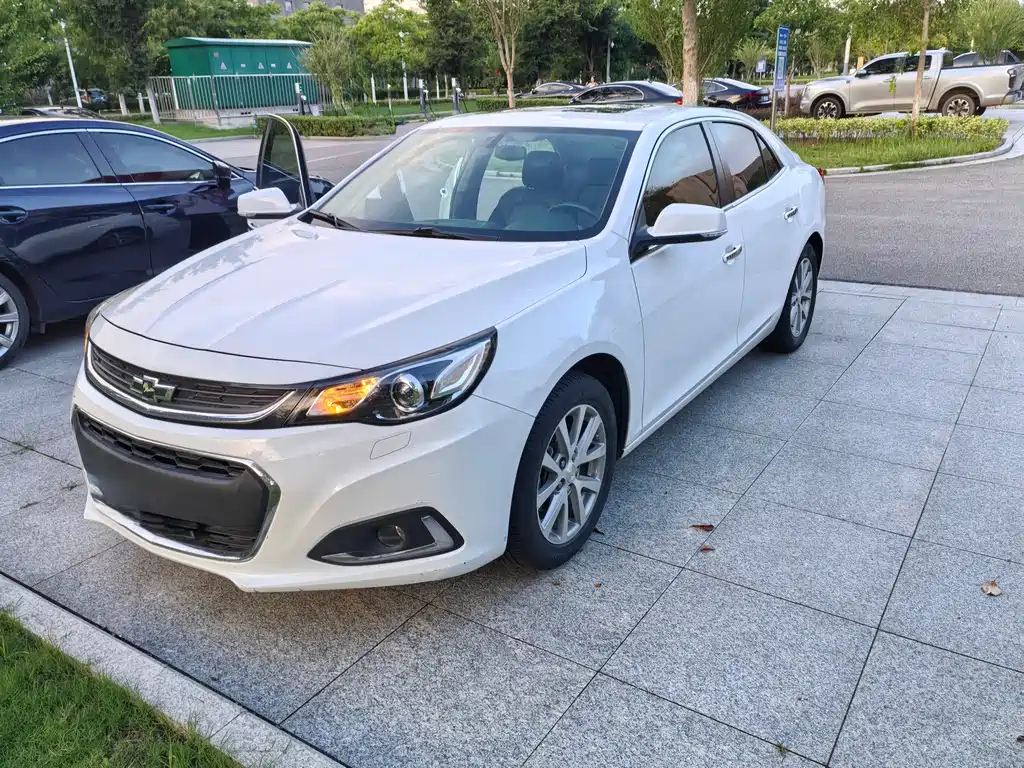 Chevrolet Malibu 2018 — фото 1
